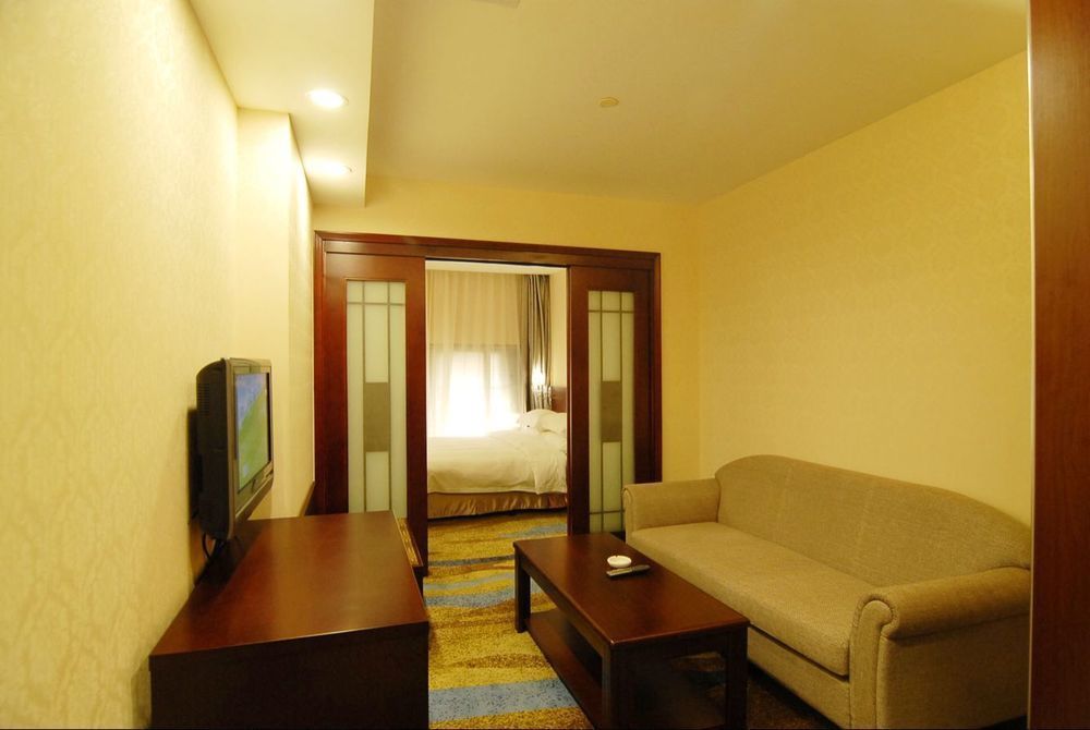 Waifiden Hotel -Former Tokai Hotel - Xiaobei Metro Station - During The Canton Fair, There Will Be Shuttle Buses For Transportation Back And Forth מראה חיצוני תמונה